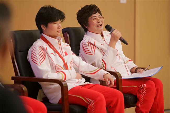 图为教练员代表李跃华分享训练故事